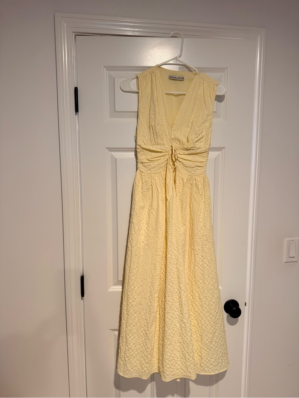 Abercrombie & Fitch Pale Yellow Textured V-Neck Midi Dress with Tie Front